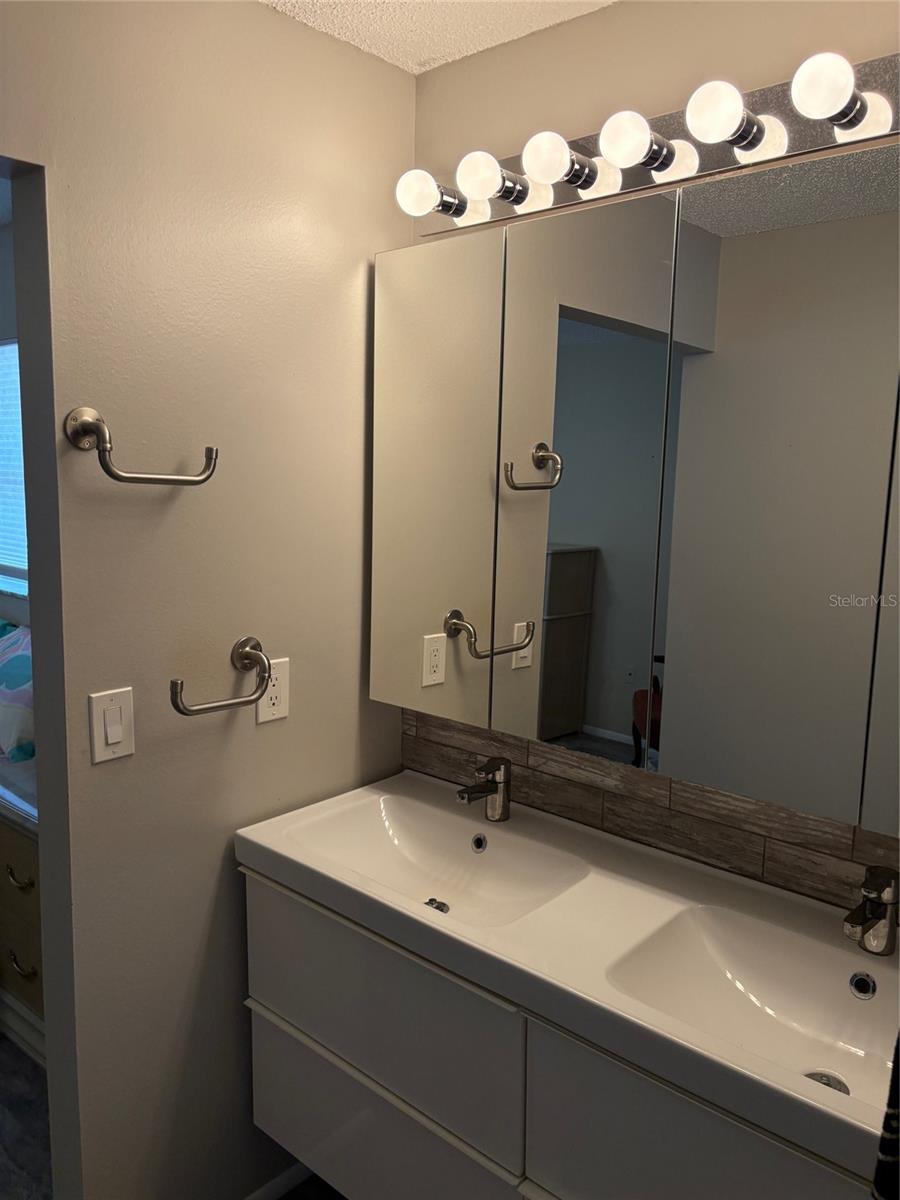 Image 38 of 55 For 947 Shasta Road