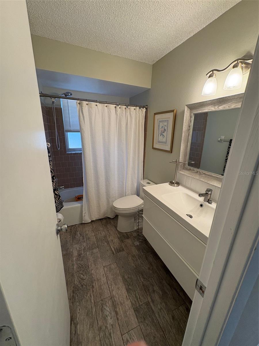 Image 42 of 55 For 947 Shasta Road