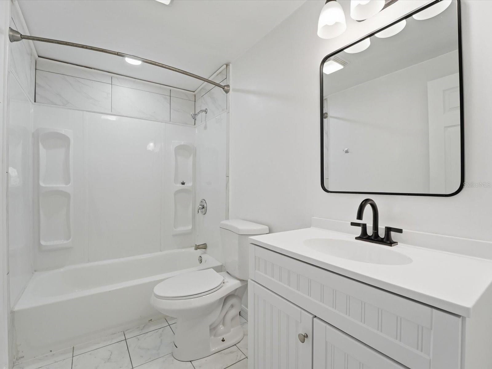 Image 17 of 33 For 111 Francis Drive Ne