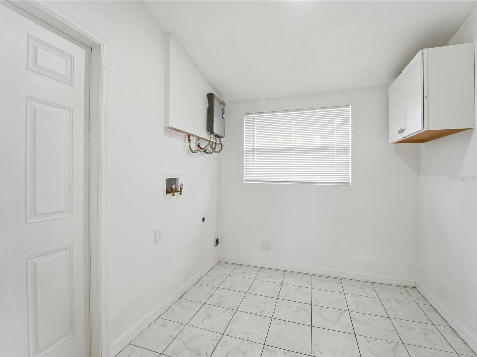 Image 22 of 33 For 111 Francis Drive Ne