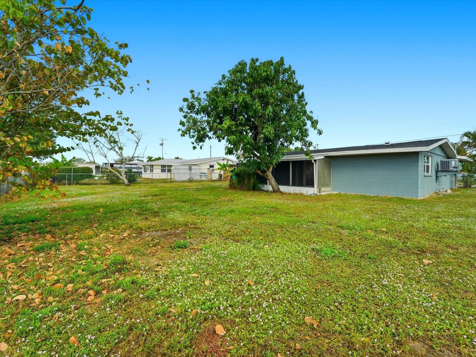 Image 27 of 33 For 111 Francis Drive Ne