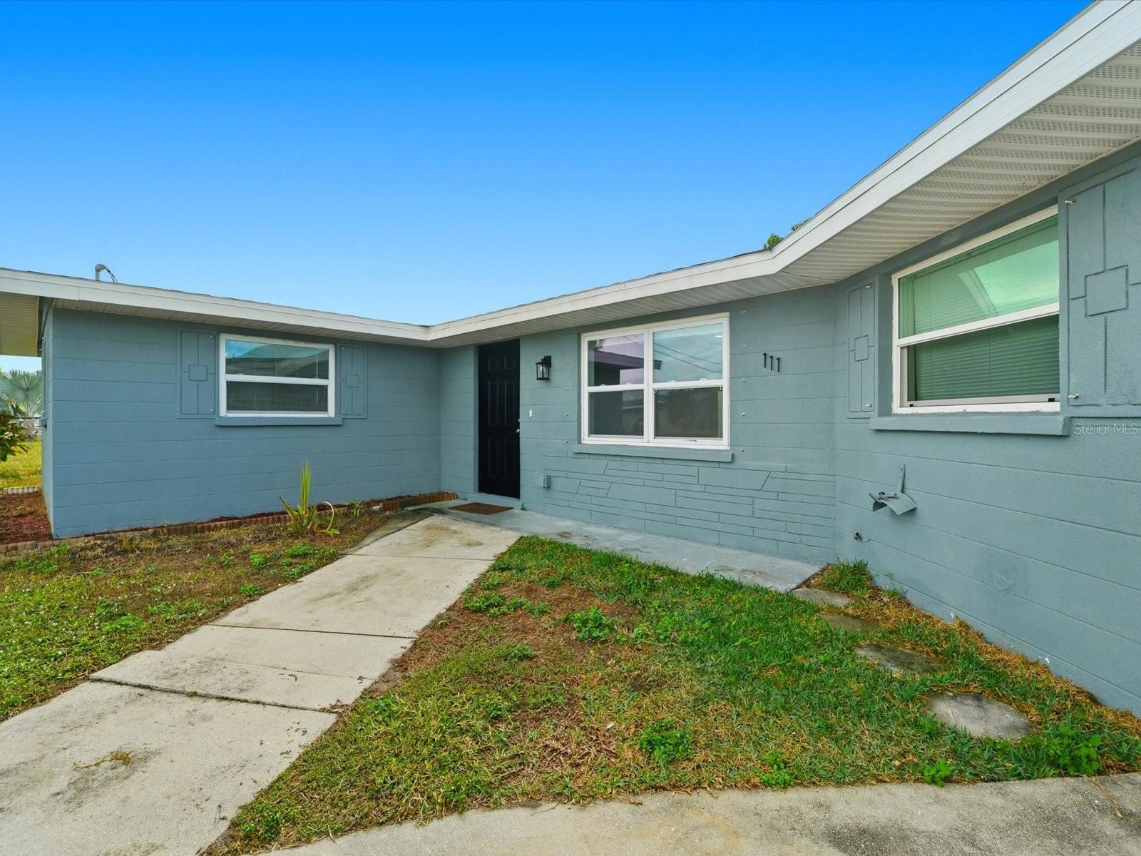 Image 3 of 33 For 111 Francis Drive Ne