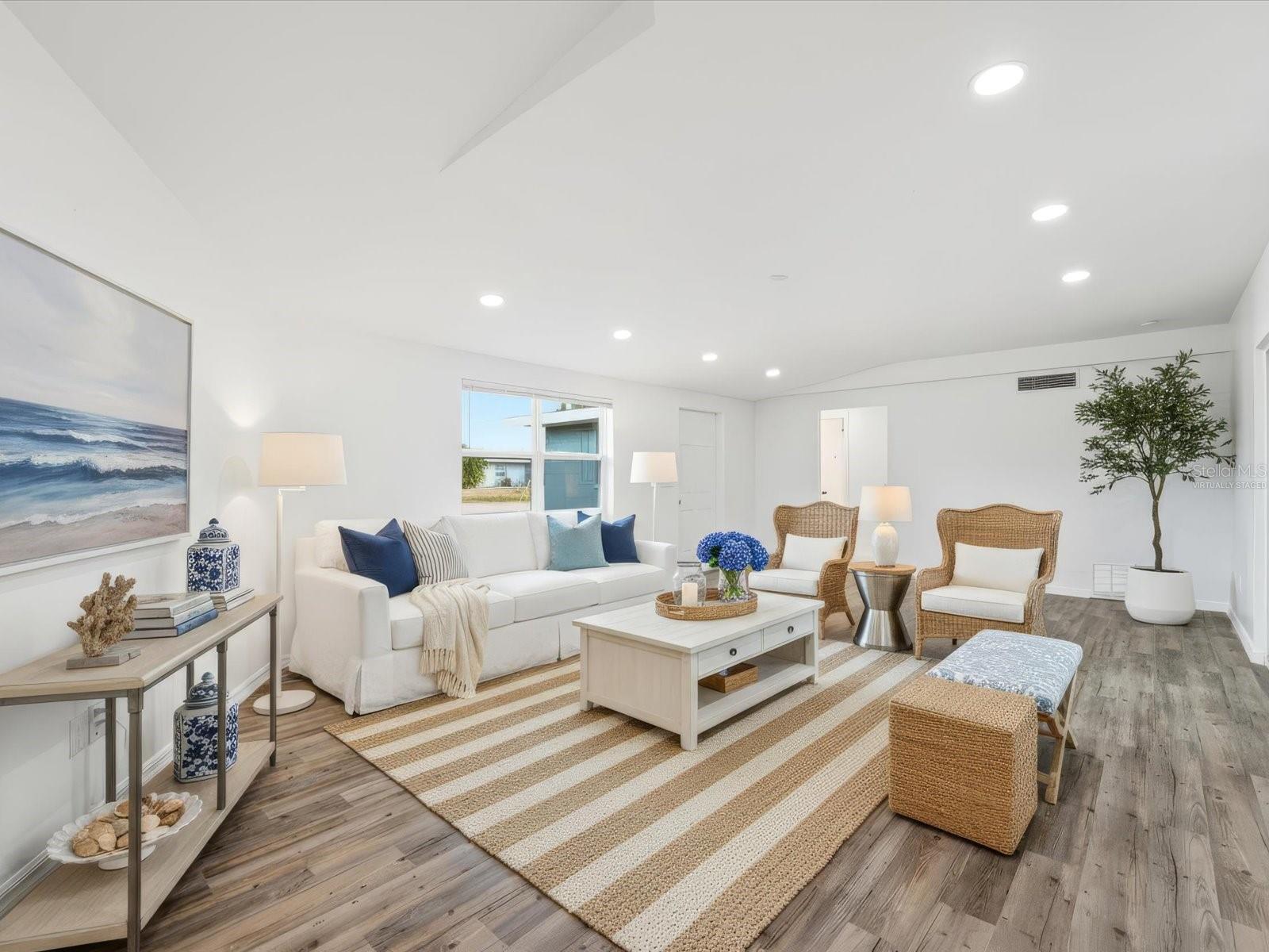 Image 5 of 33 For 111 Francis Drive Ne