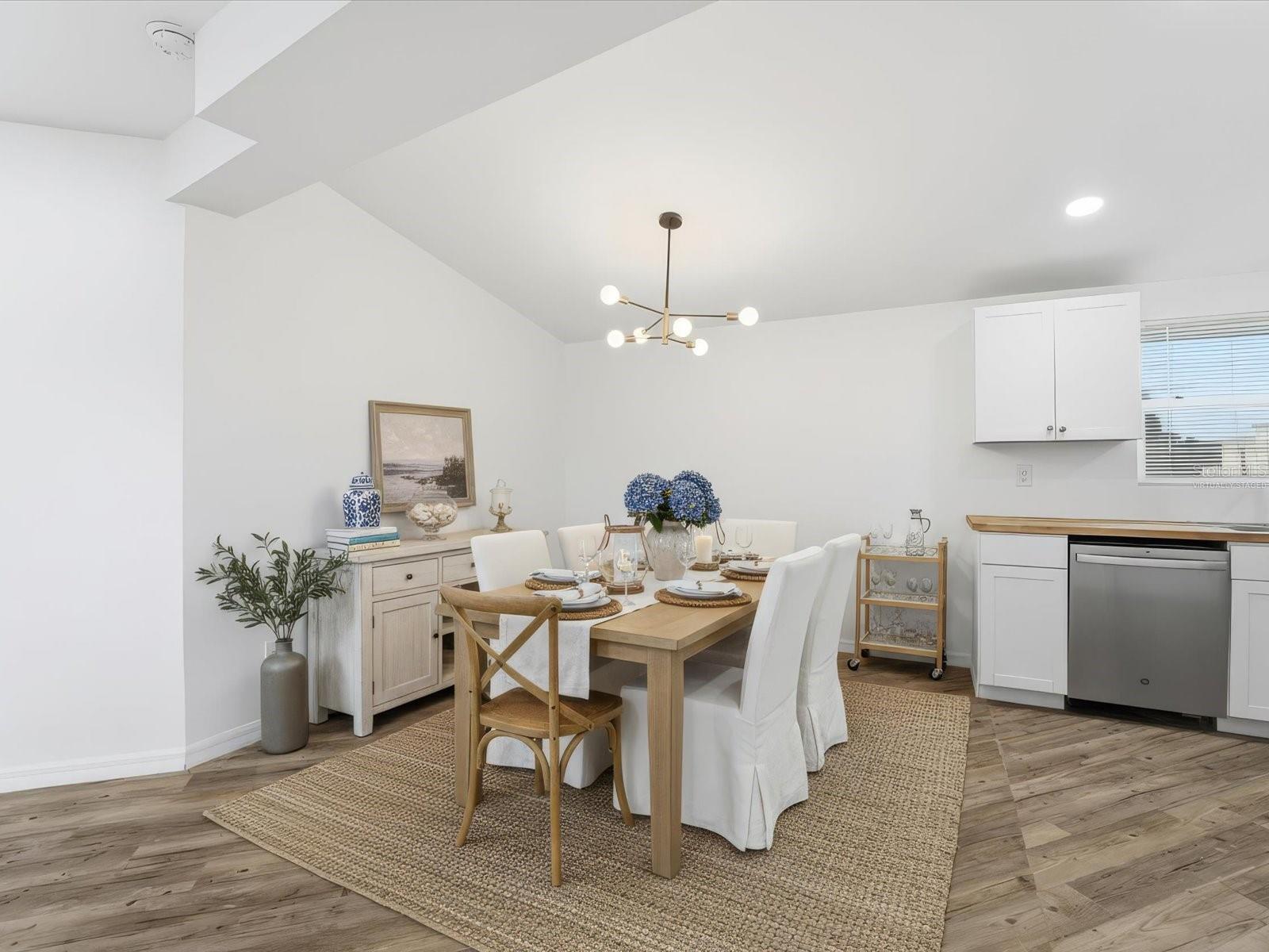 Image 9 of 33 For 111 Francis Drive Ne