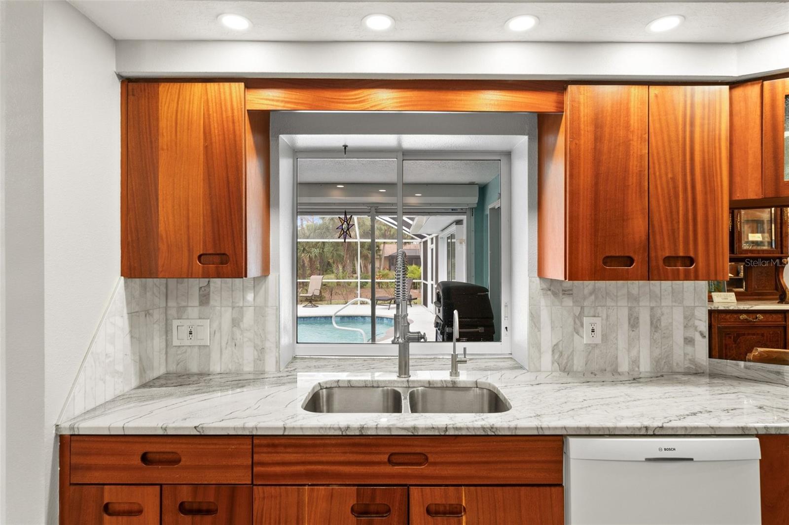 Image 12 of 39 For 840 Van Gogh Road