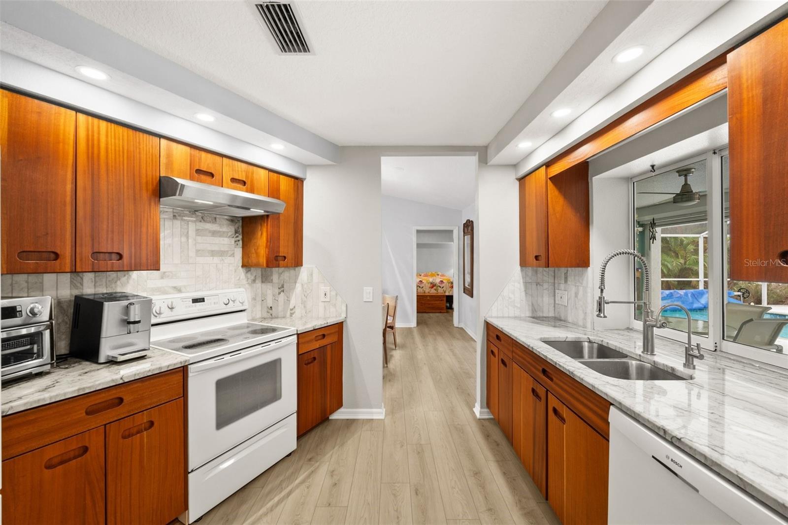 Image 13 of 39 For 840 Van Gogh Road