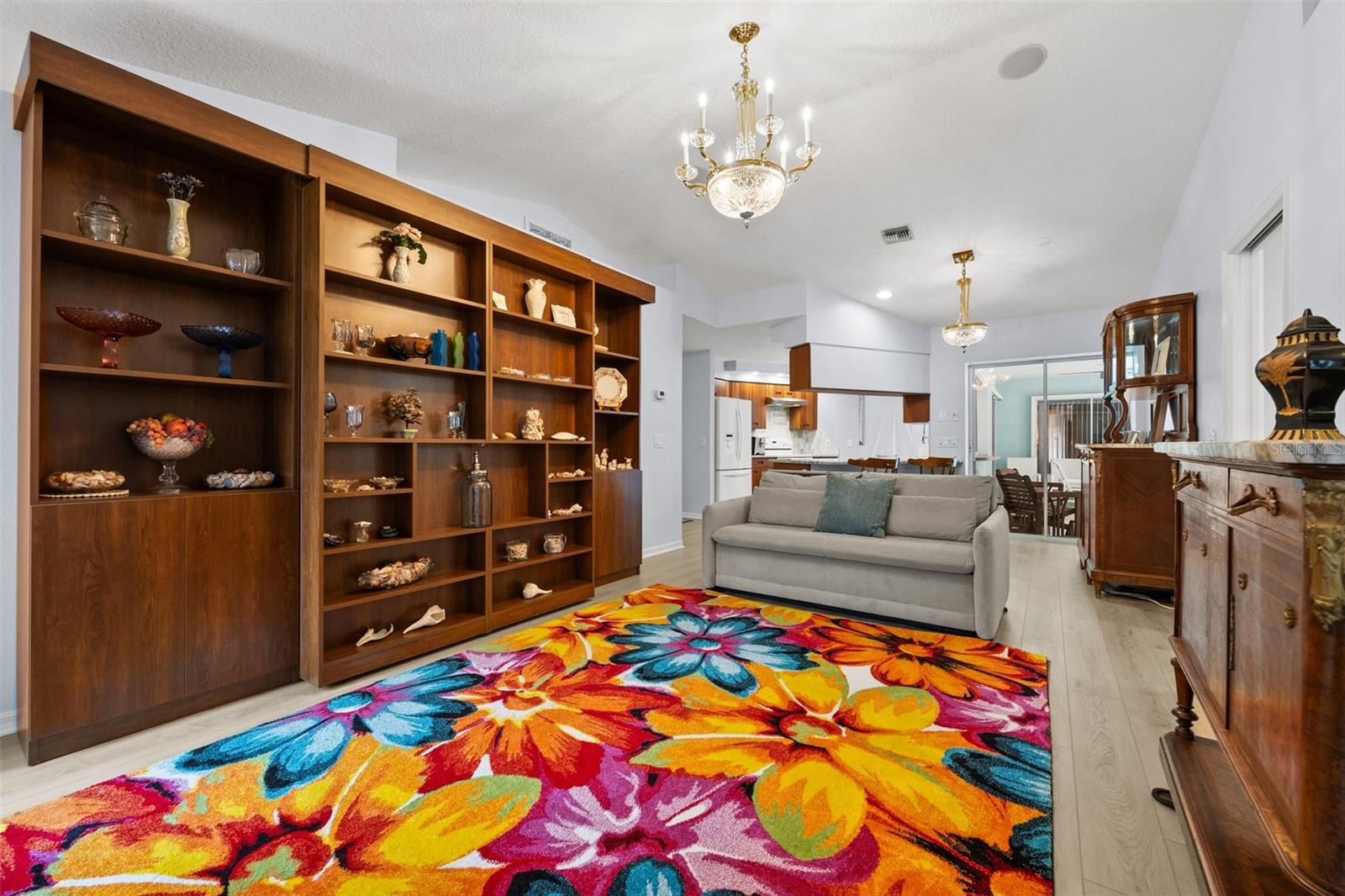 Image 18 of 39 For 840 Van Gogh Road