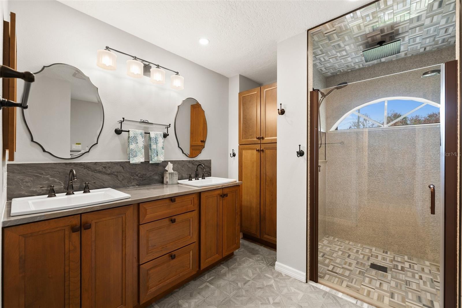 Image 23 of 39 For 840 Van Gogh Road