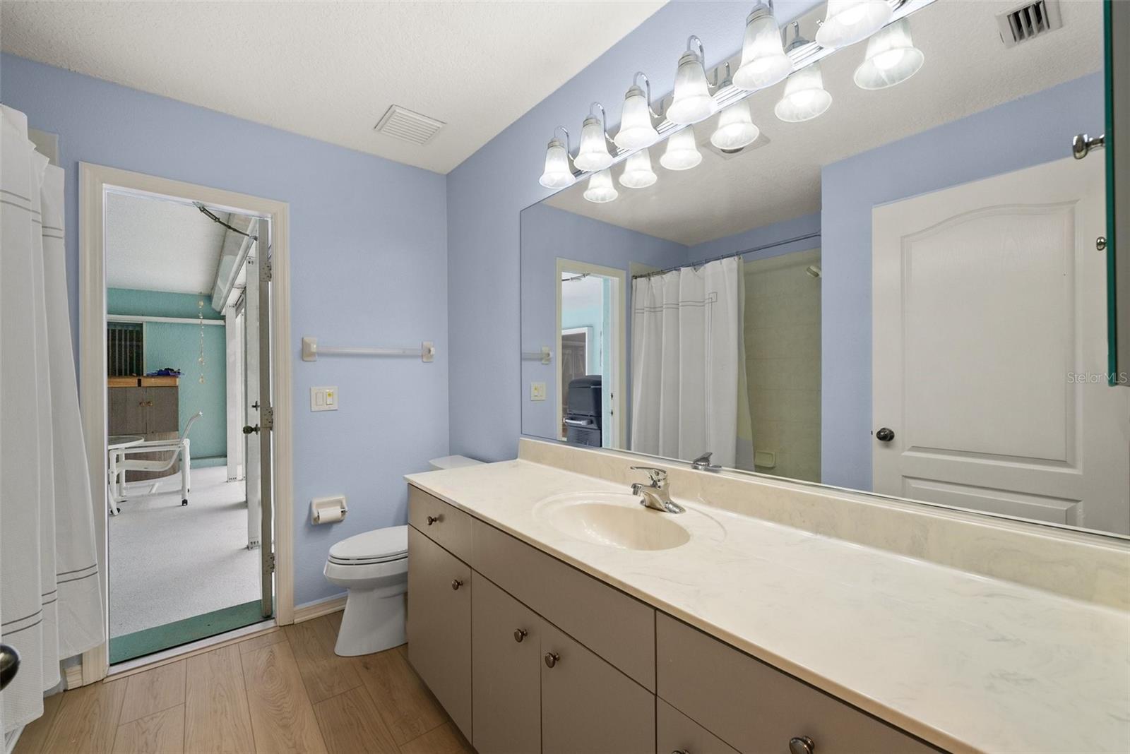 Image 26 of 39 For 840 Van Gogh Road