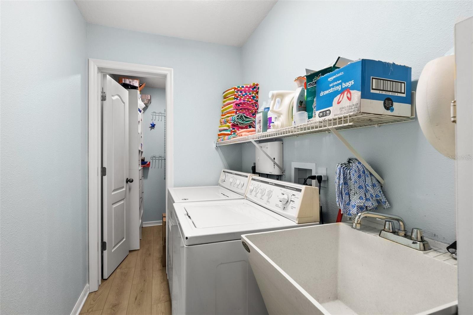 Image 29 of 39 For 840 Van Gogh Road