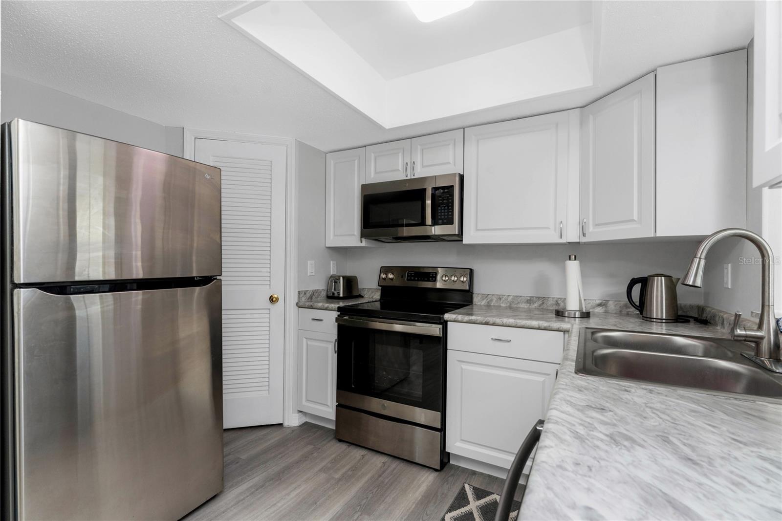 Image 18 of 38 For 4158 Tamiami Trail S8