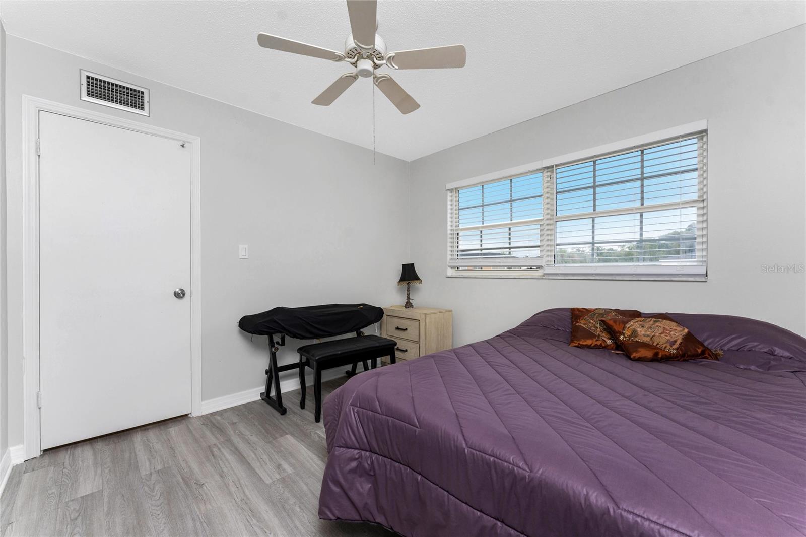 Image 25 of 38 For 4158 Tamiami Trail S8