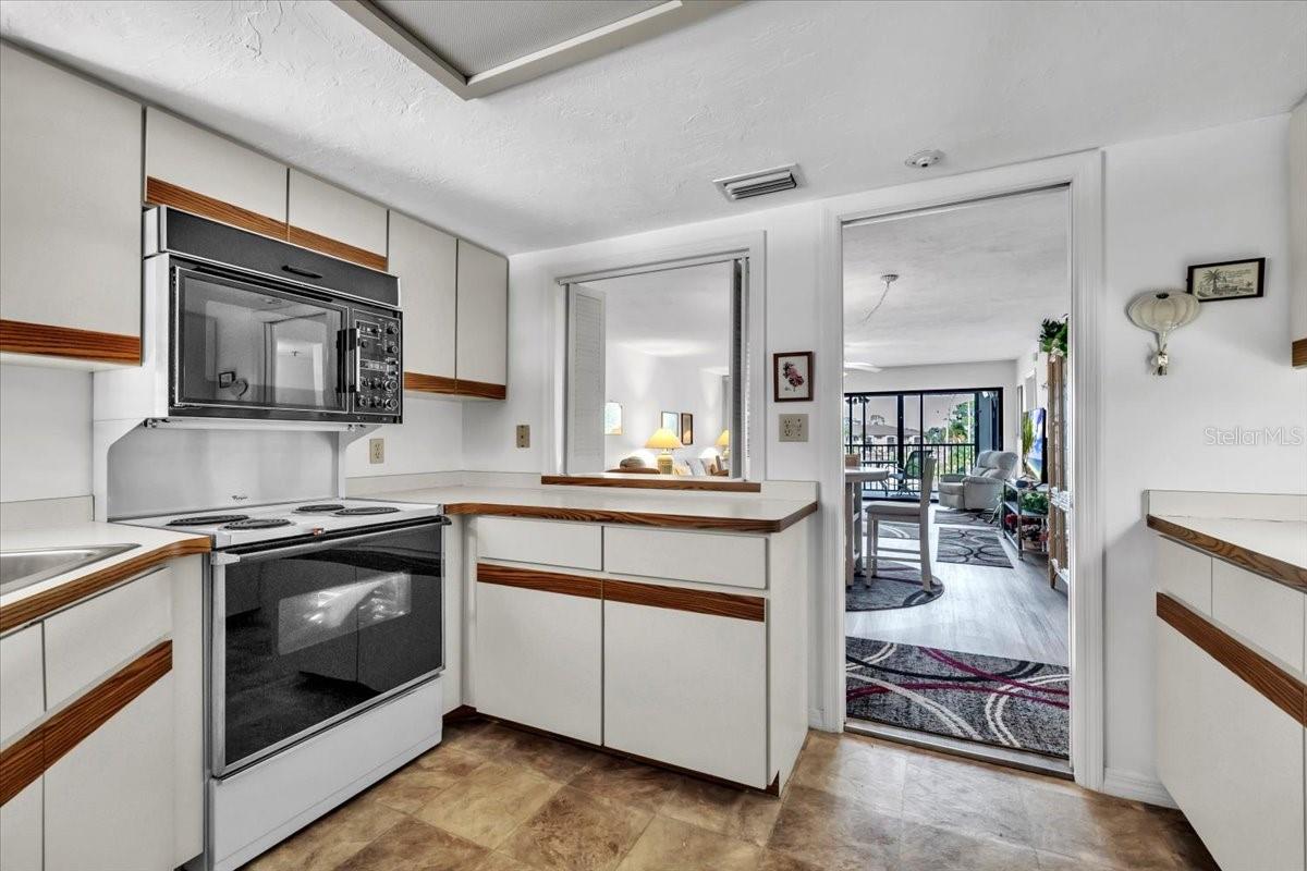 Image 13 of 42 For 23465 Harborview Road 723