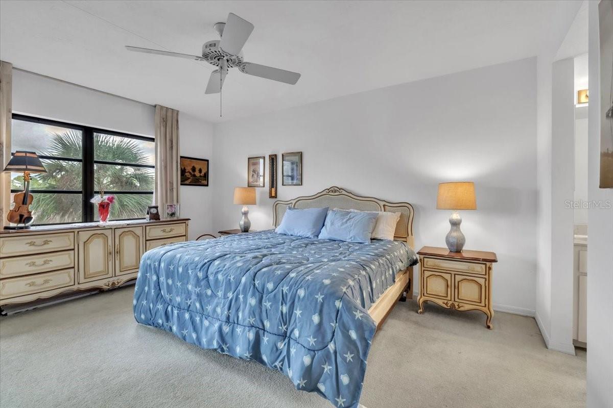 Image 15 of 42 For 23465 Harborview Road 723