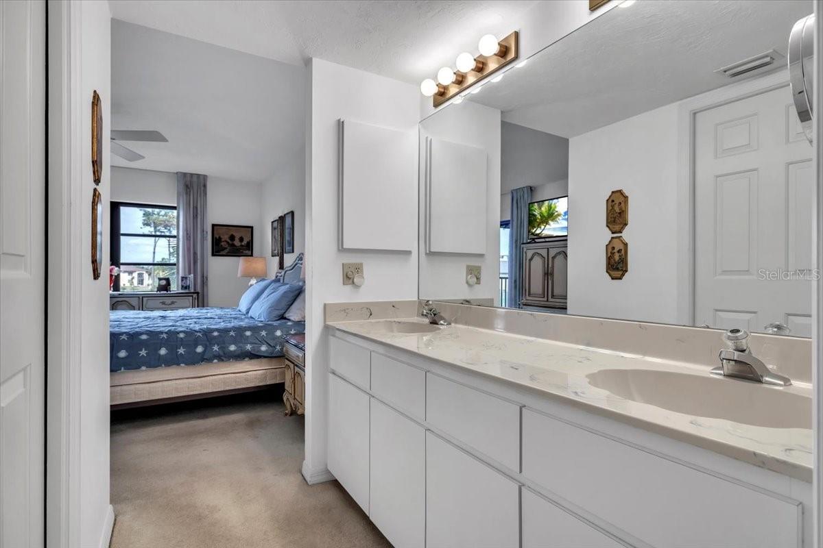 Image 19 of 42 For 23465 Harborview Road 723