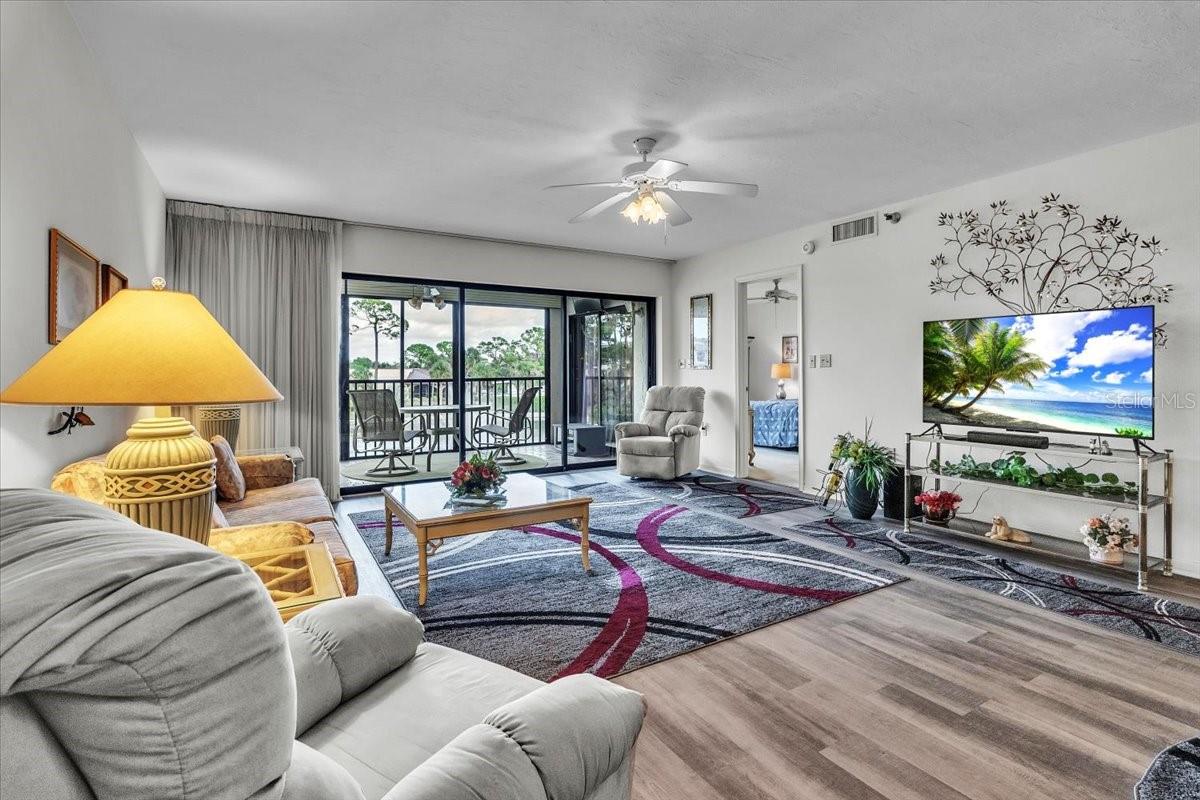 Image 6 of 42 For 23465 Harborview Road 723