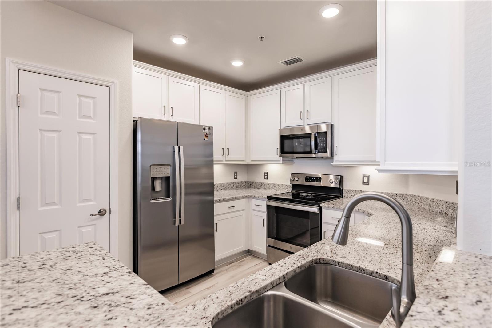 Image 13 of 49 For 14009 Black Beauty Drive 212