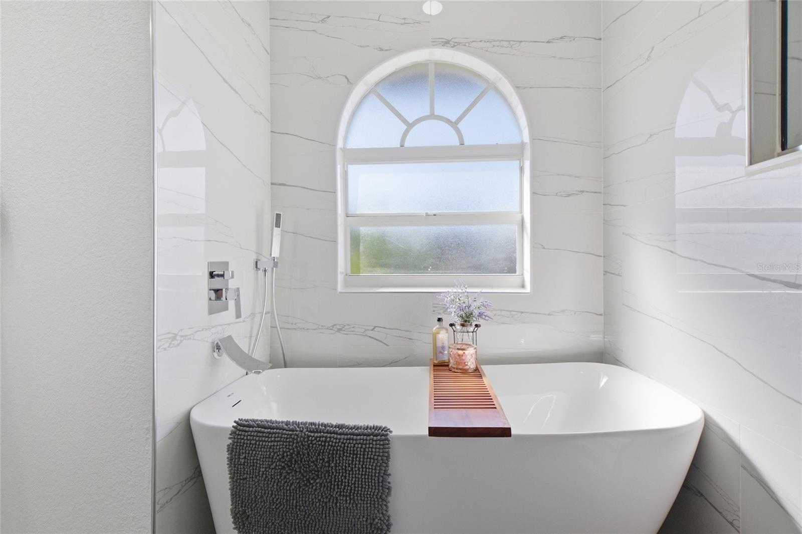 Image 19 of 37 For 5986 Ponce De Leon Boulevard