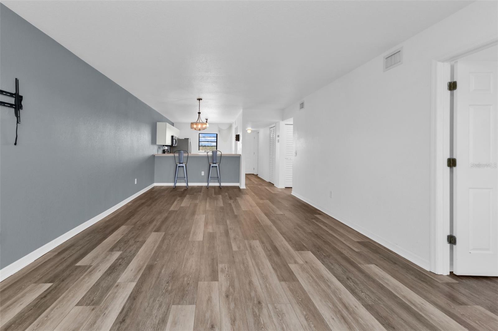 Image 11 of 44 For 175 Kings Highway B6-526