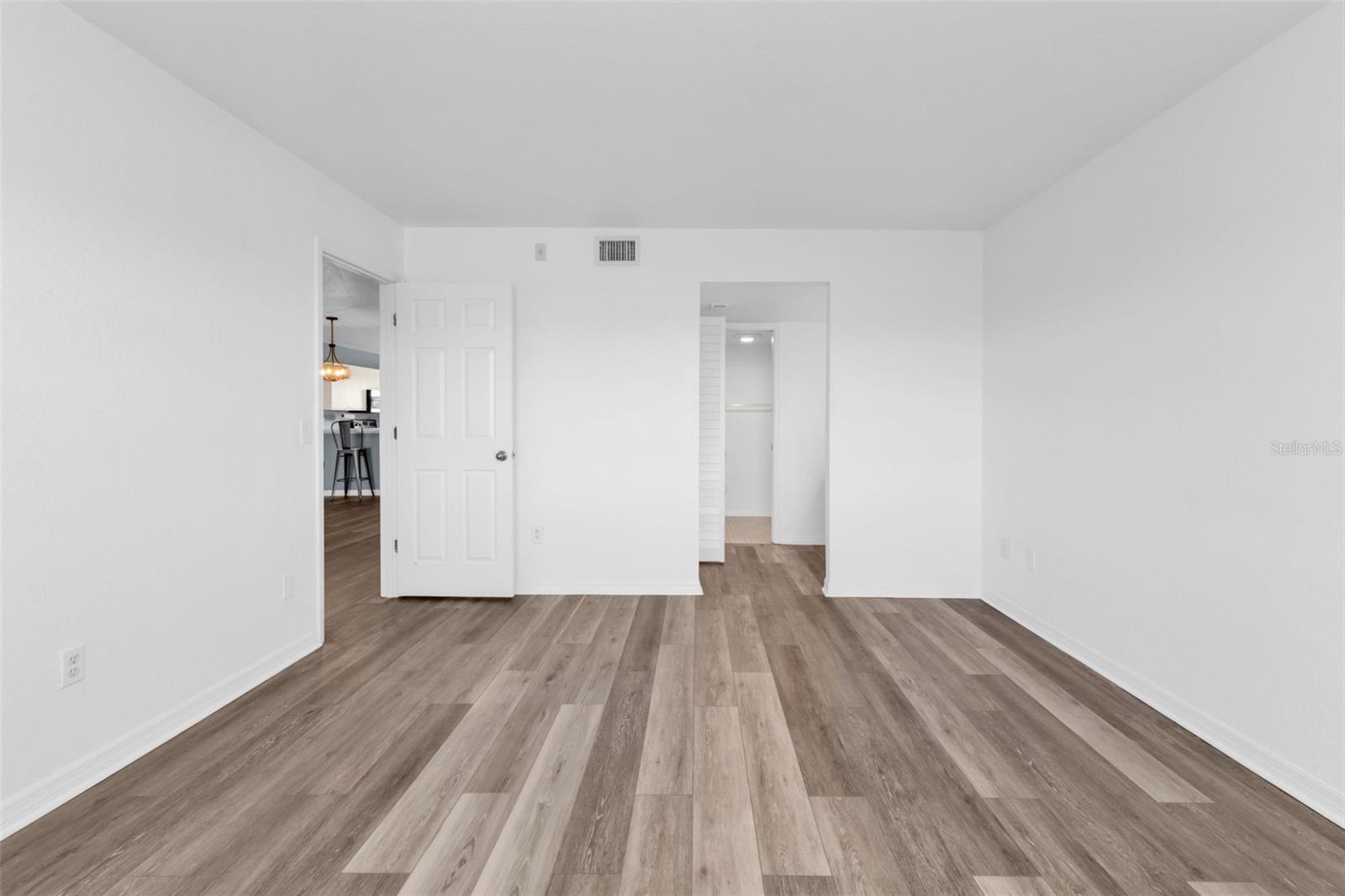 Image 13 of 44 For 175 Kings Highway B6-526