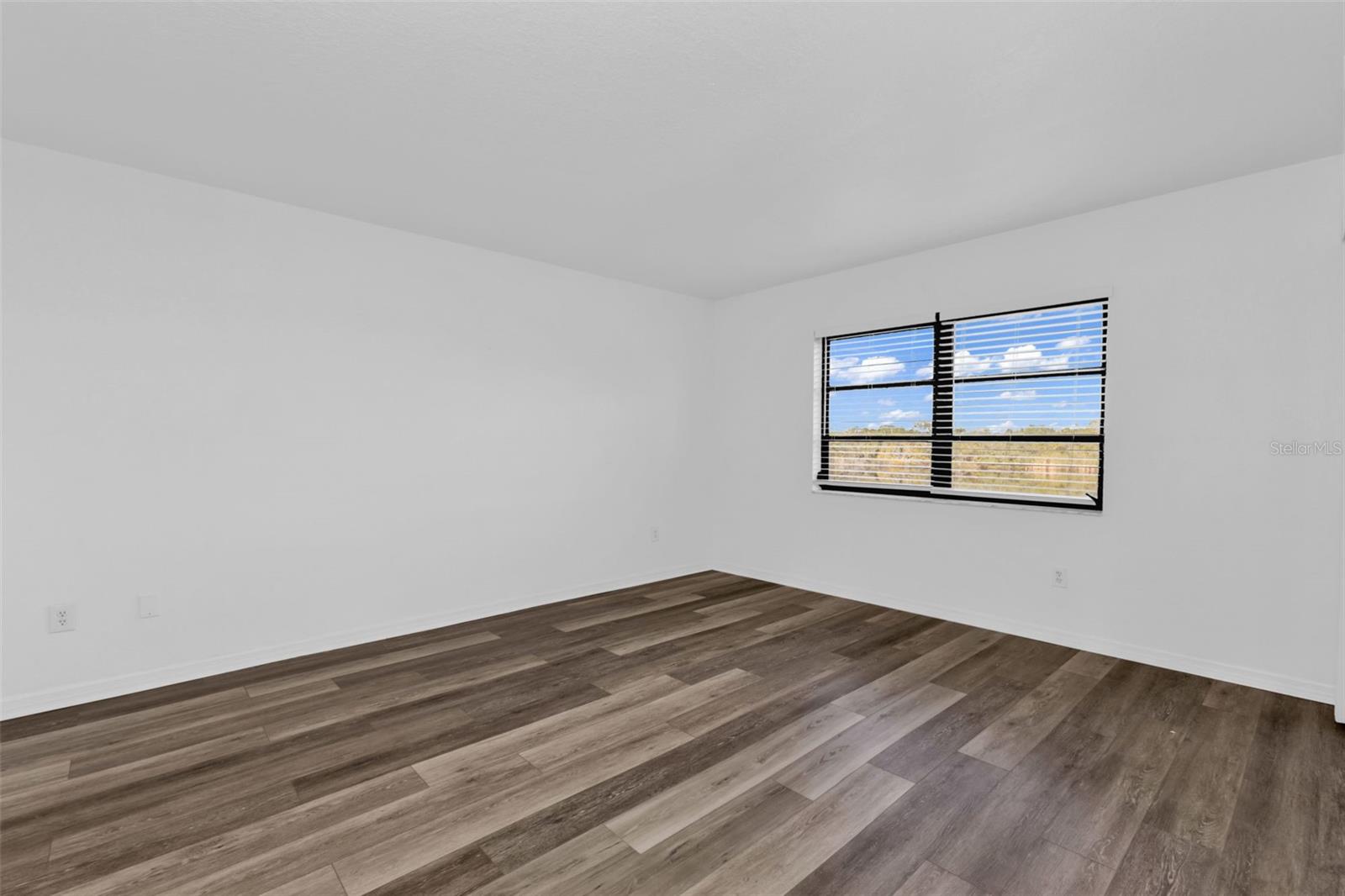 Image 17 of 44 For 175 Kings Highway B6-526