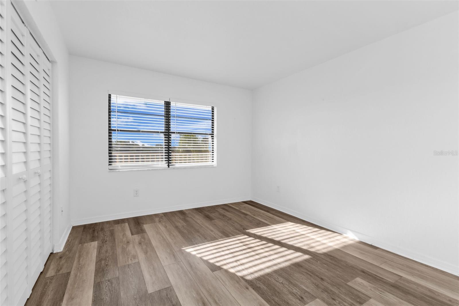 Image 18 of 44 For 175 Kings Highway B6-526