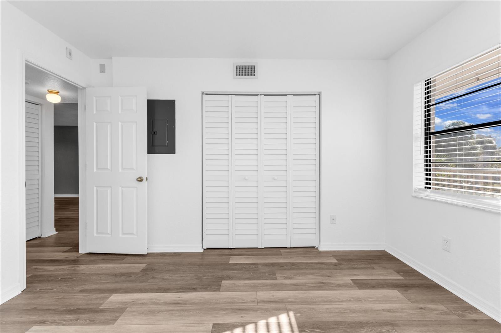 Image 19 of 44 For 175 Kings Highway B6-526