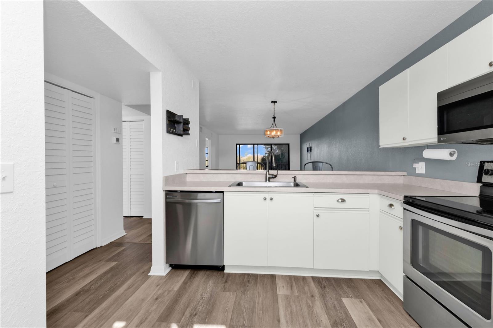 Image 7 of 44 For 175 Kings Highway B6-526