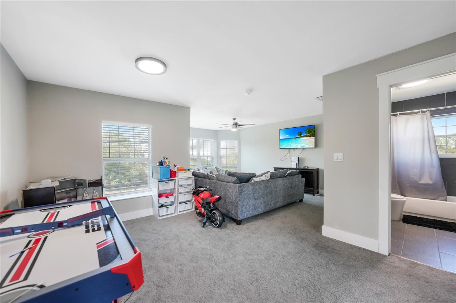 Image 26 of 46 For 38 Holloman Street