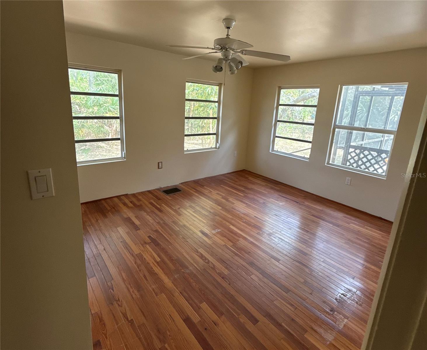 Image 15 of 28 For 29199 Livingston Drive