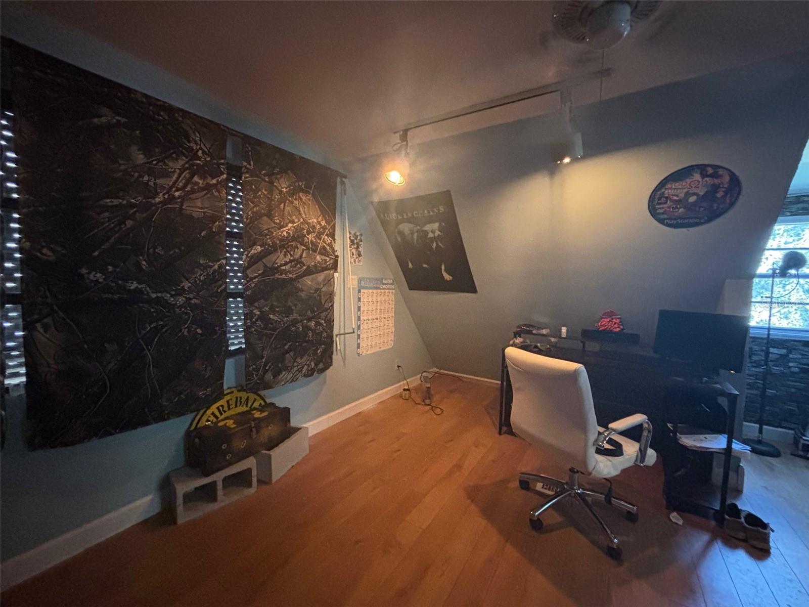 Image 21 of 28 For 29199 Livingston Drive