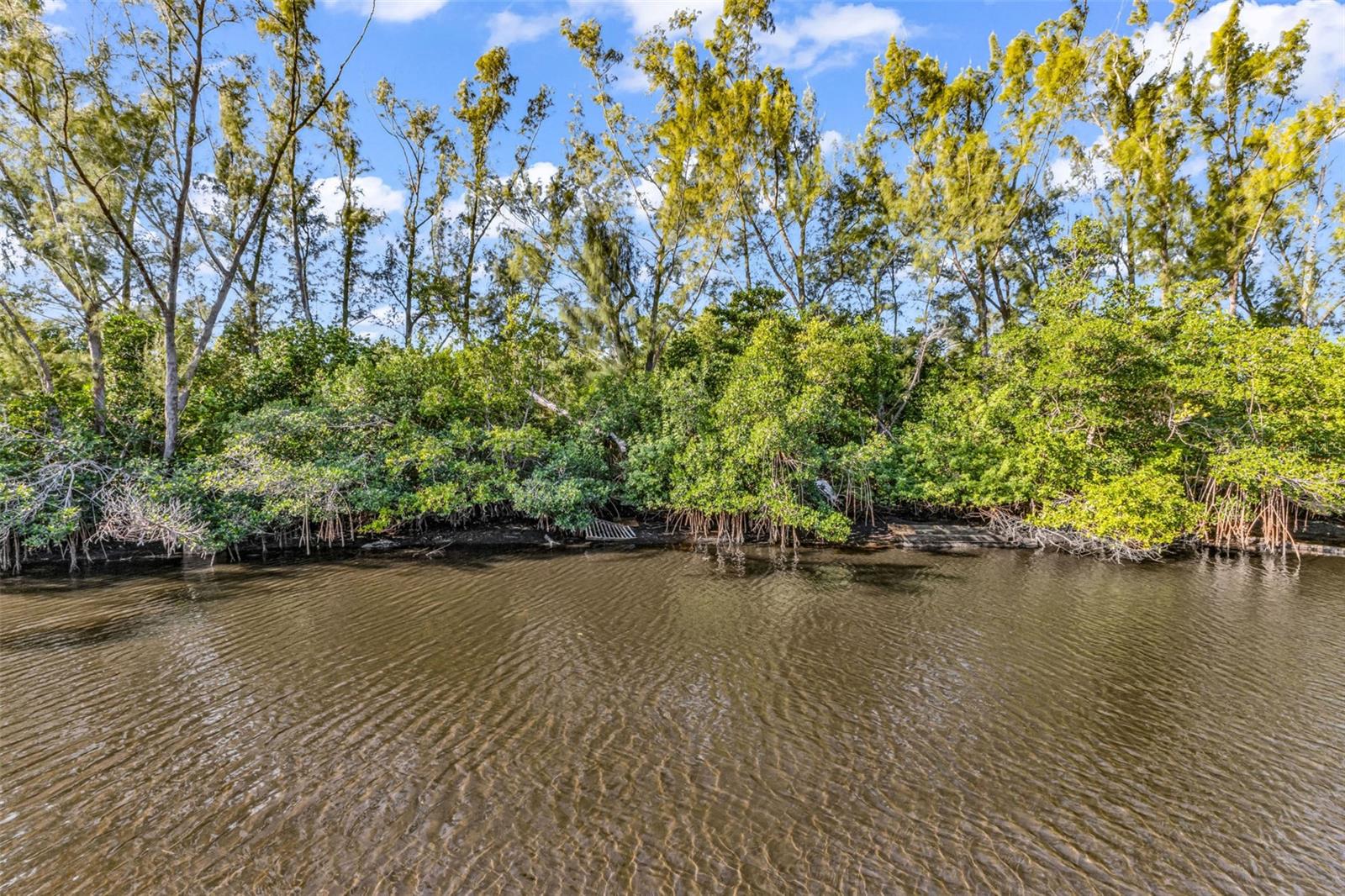 Image 27 of 54 For 4300 Riverside Drive 106