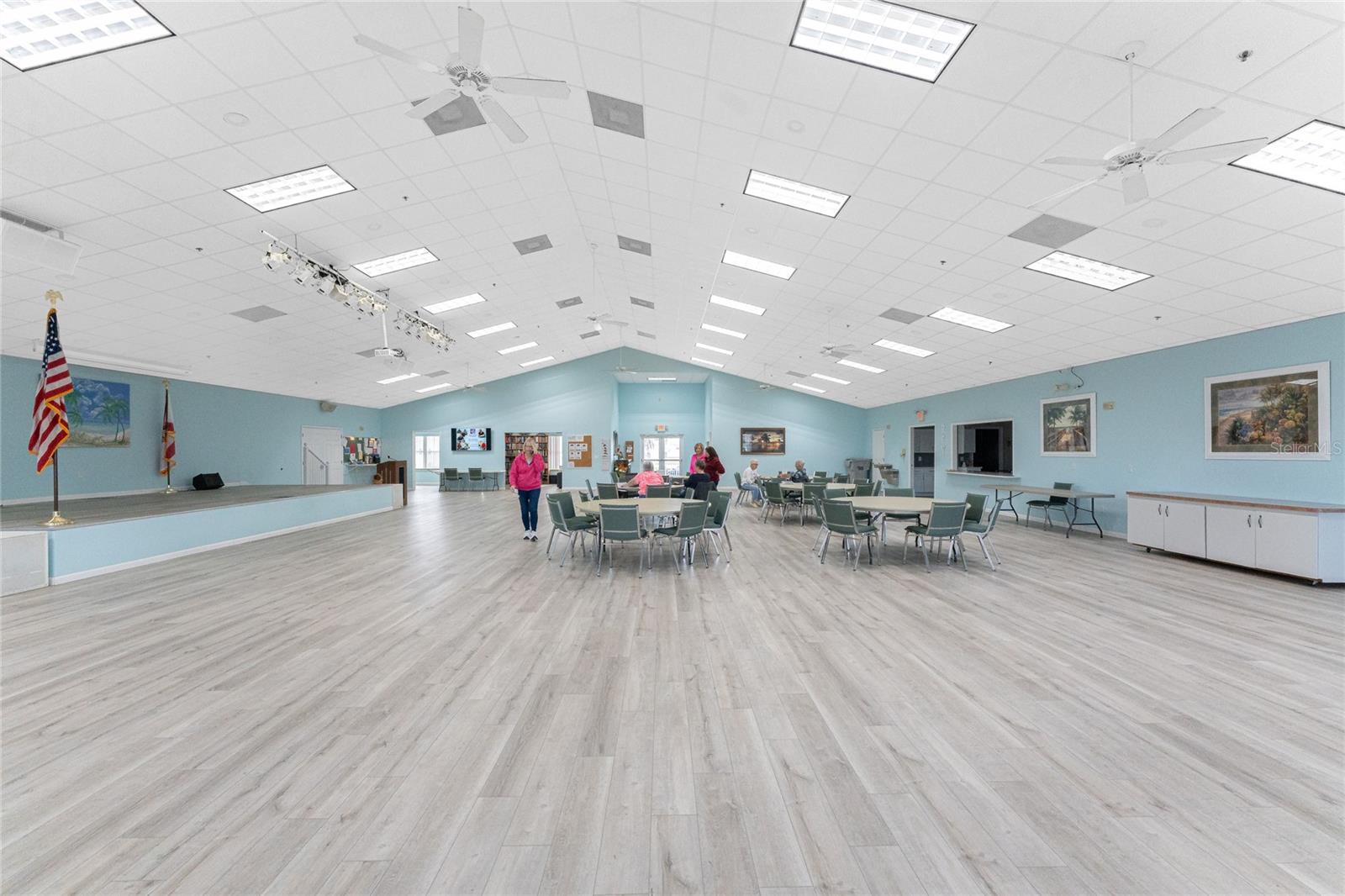 Image 35 of 54 For 4300 Riverside Drive 106