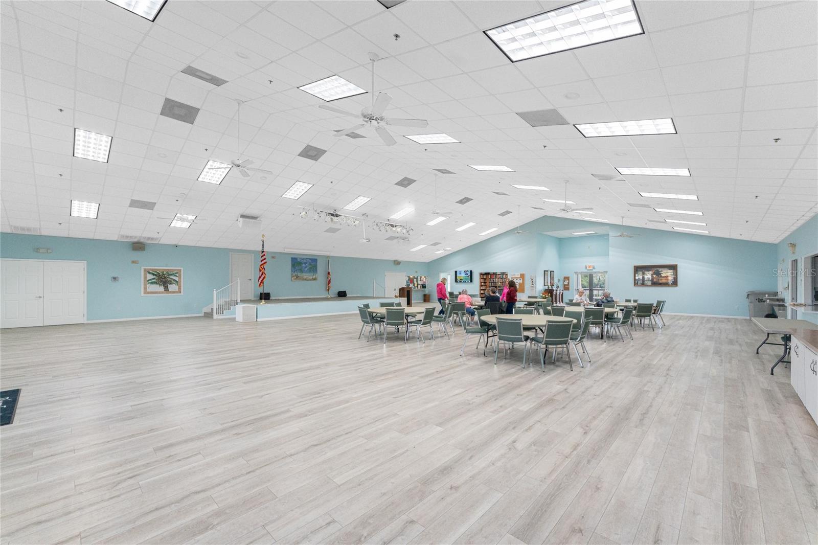 Image 36 of 54 For 4300 Riverside Drive 106