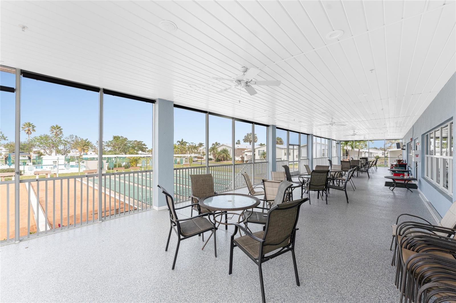 Image 43 of 54 For 4300 Riverside Drive 106