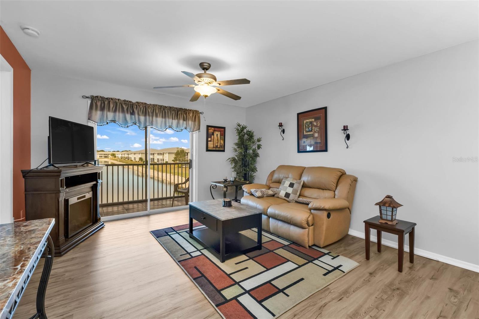 Image 11 of 47 For 3310 Loveland Boulevard 1406