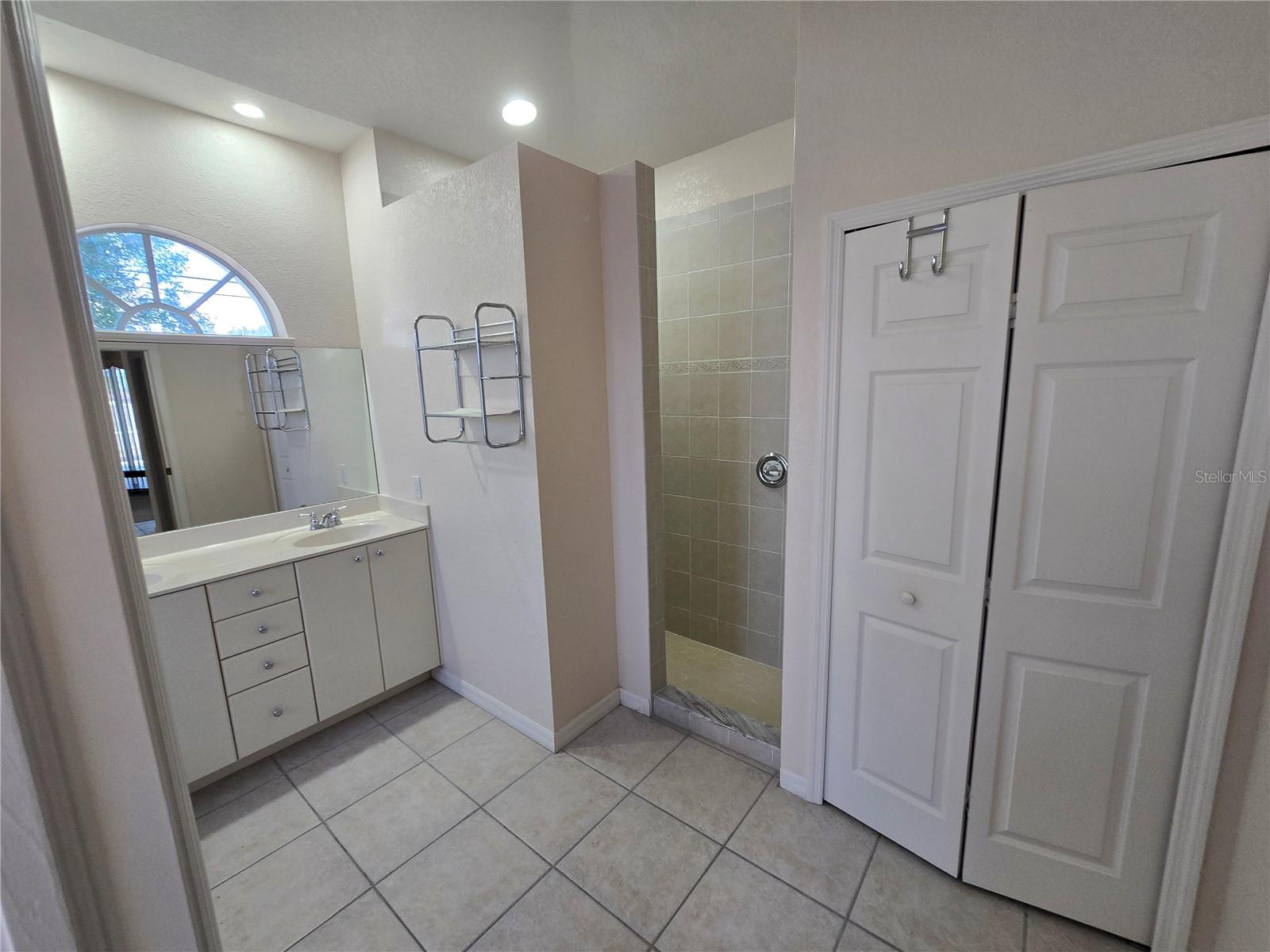 Image 14 of 37 For 23404 Peachland Boulevard