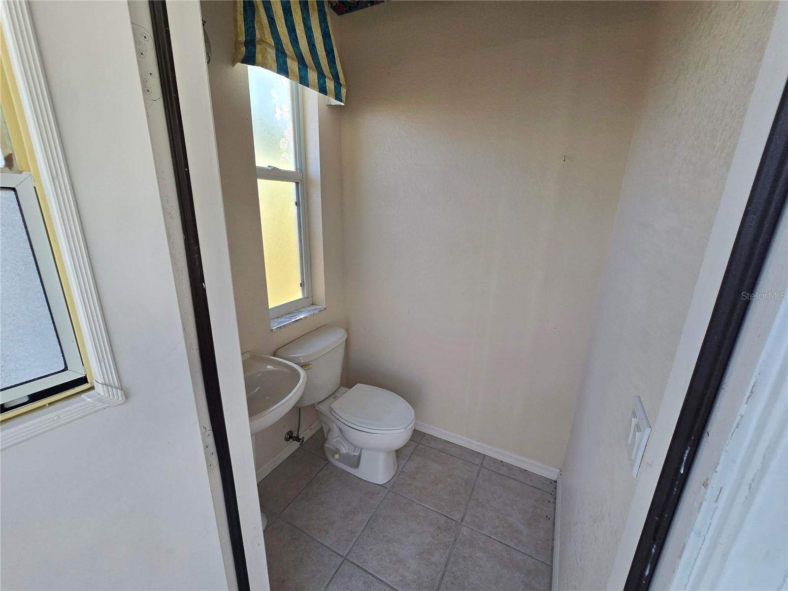 Image 28 of 37 For 23404 Peachland Boulevard