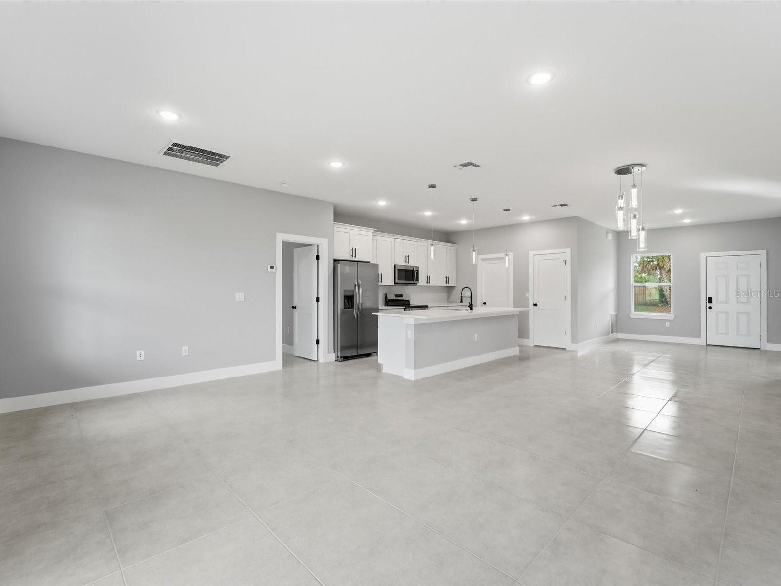 Image 11 of 39 For 21460 Dawson Avenue