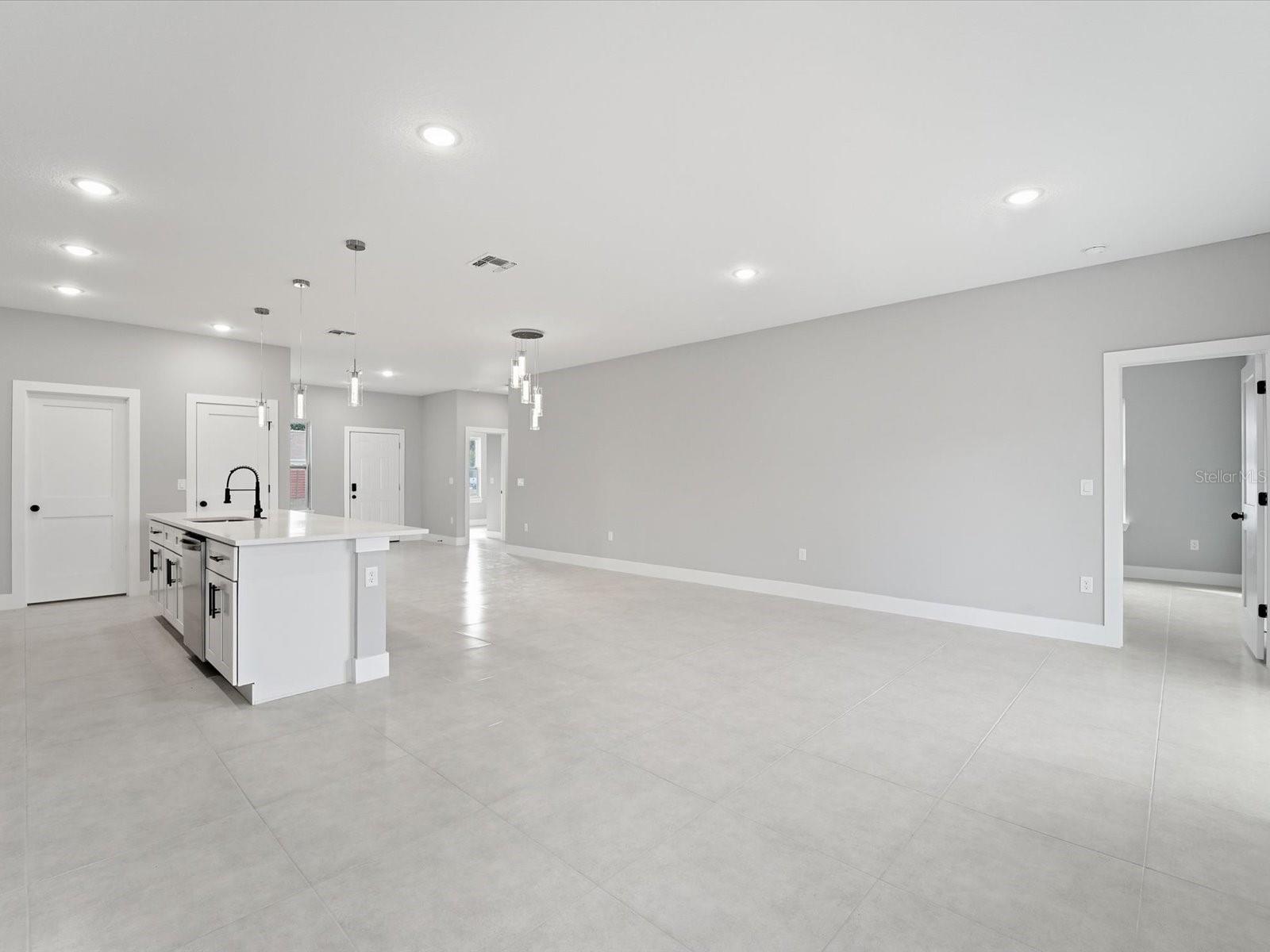 Image 13 of 39 For 21460 Dawson Avenue