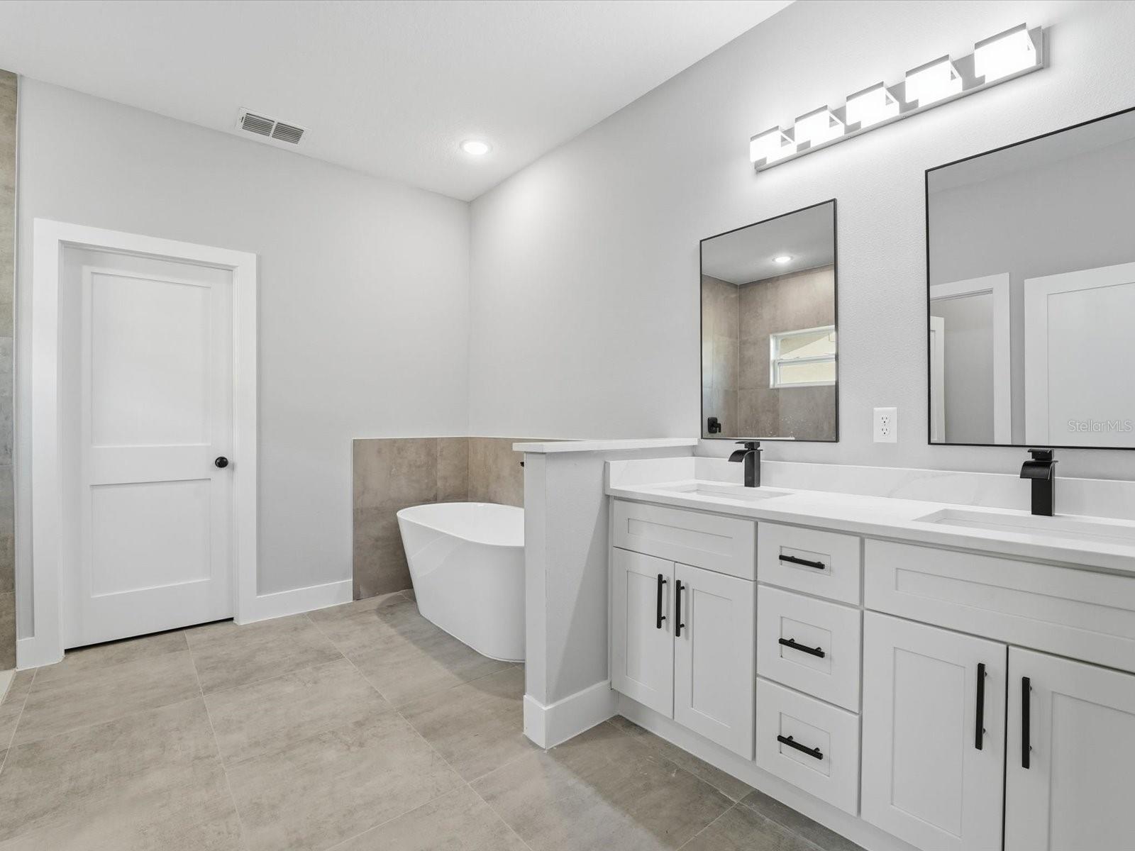 Image 17 of 39 For 21460 Dawson Avenue