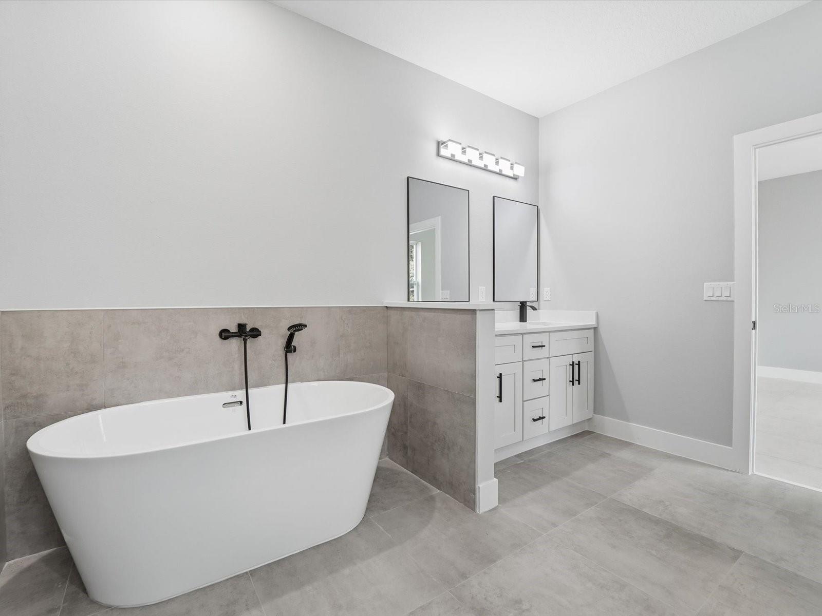 Image 18 of 39 For 21460 Dawson Avenue