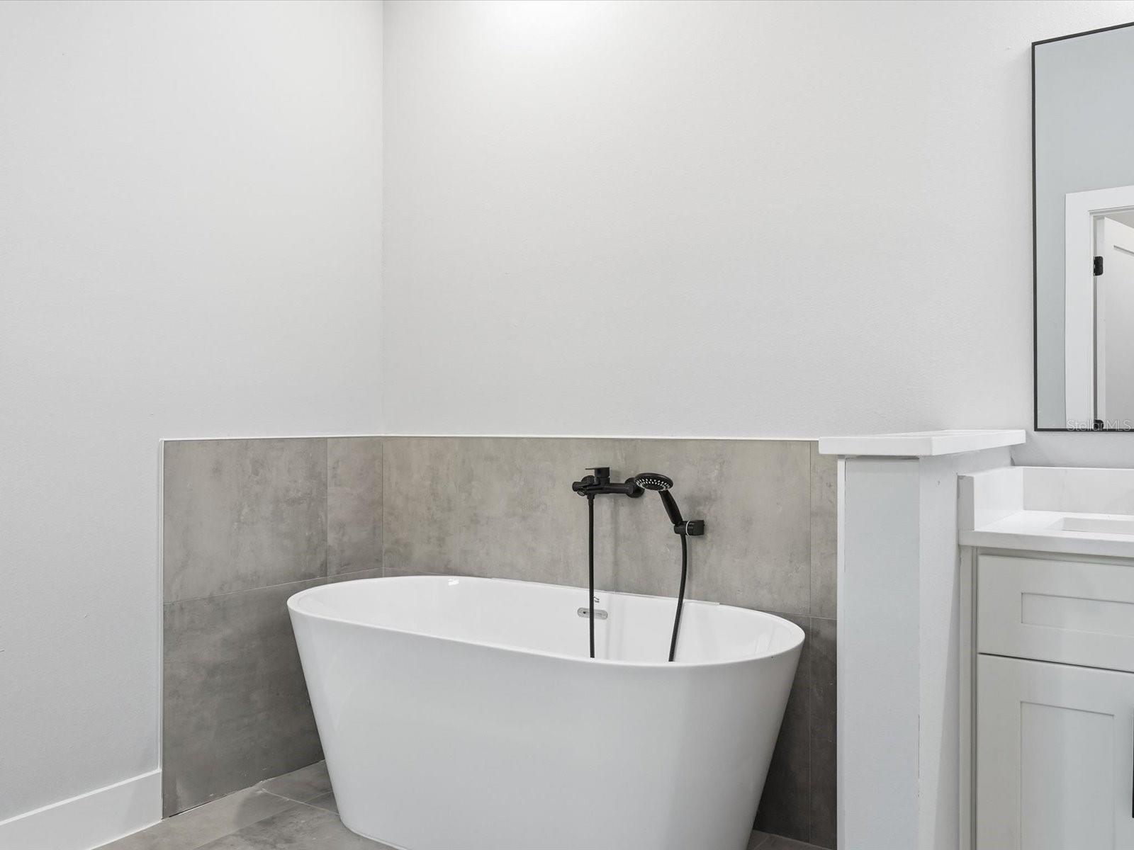 Image 19 of 39 For 21460 Dawson Avenue