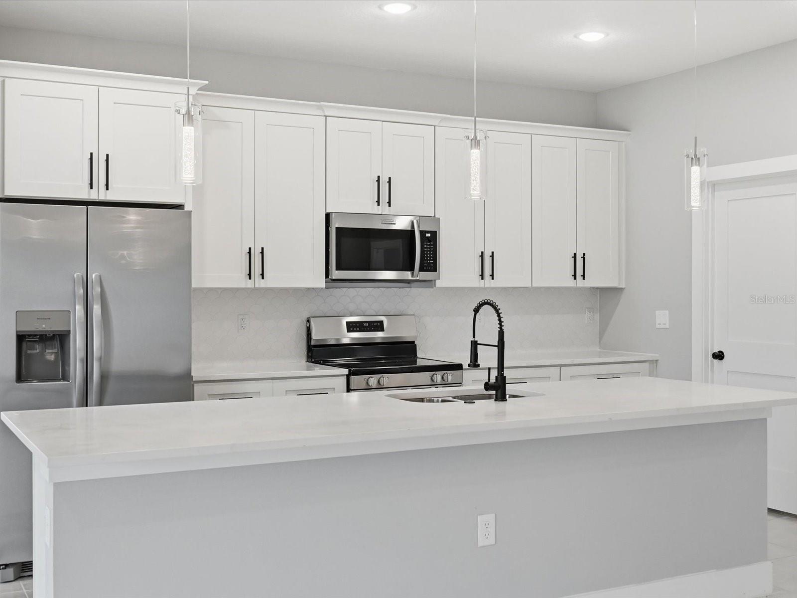 Image 7 of 39 For 21460 Dawson Avenue