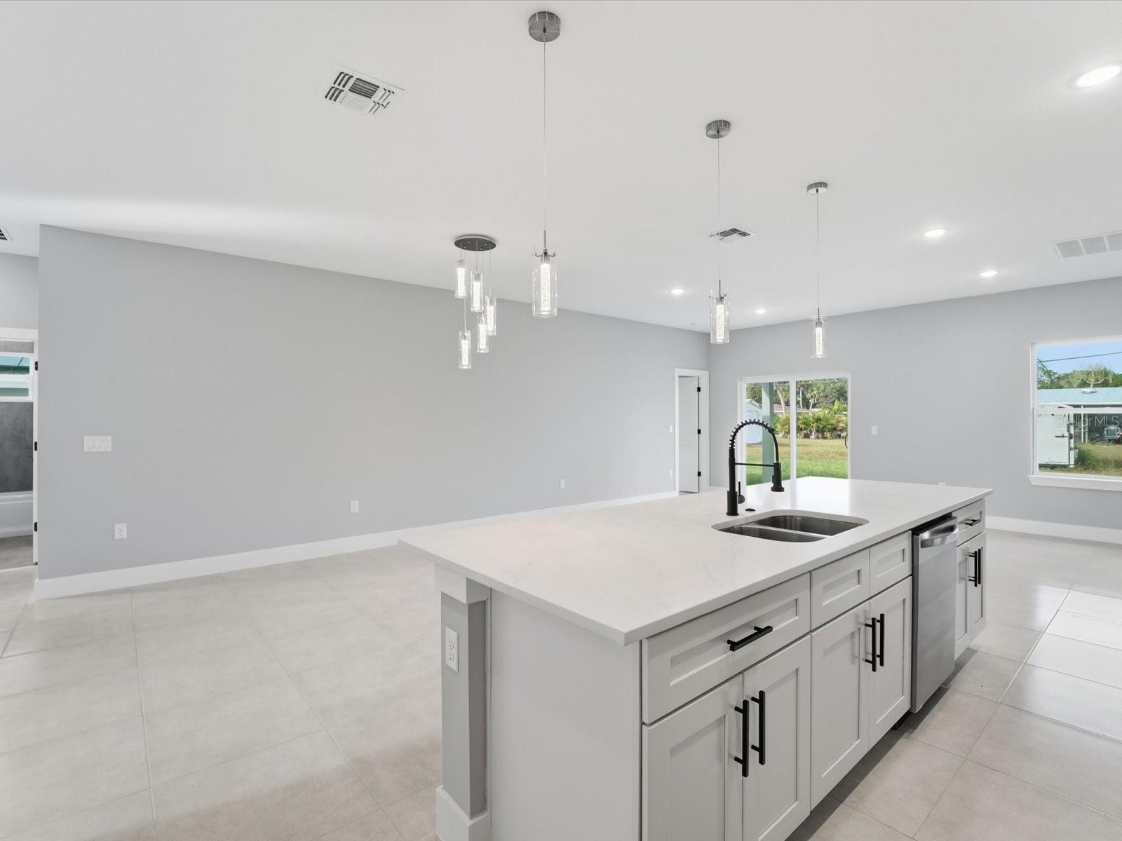 Image 9 of 39 For 21460 Dawson Avenue