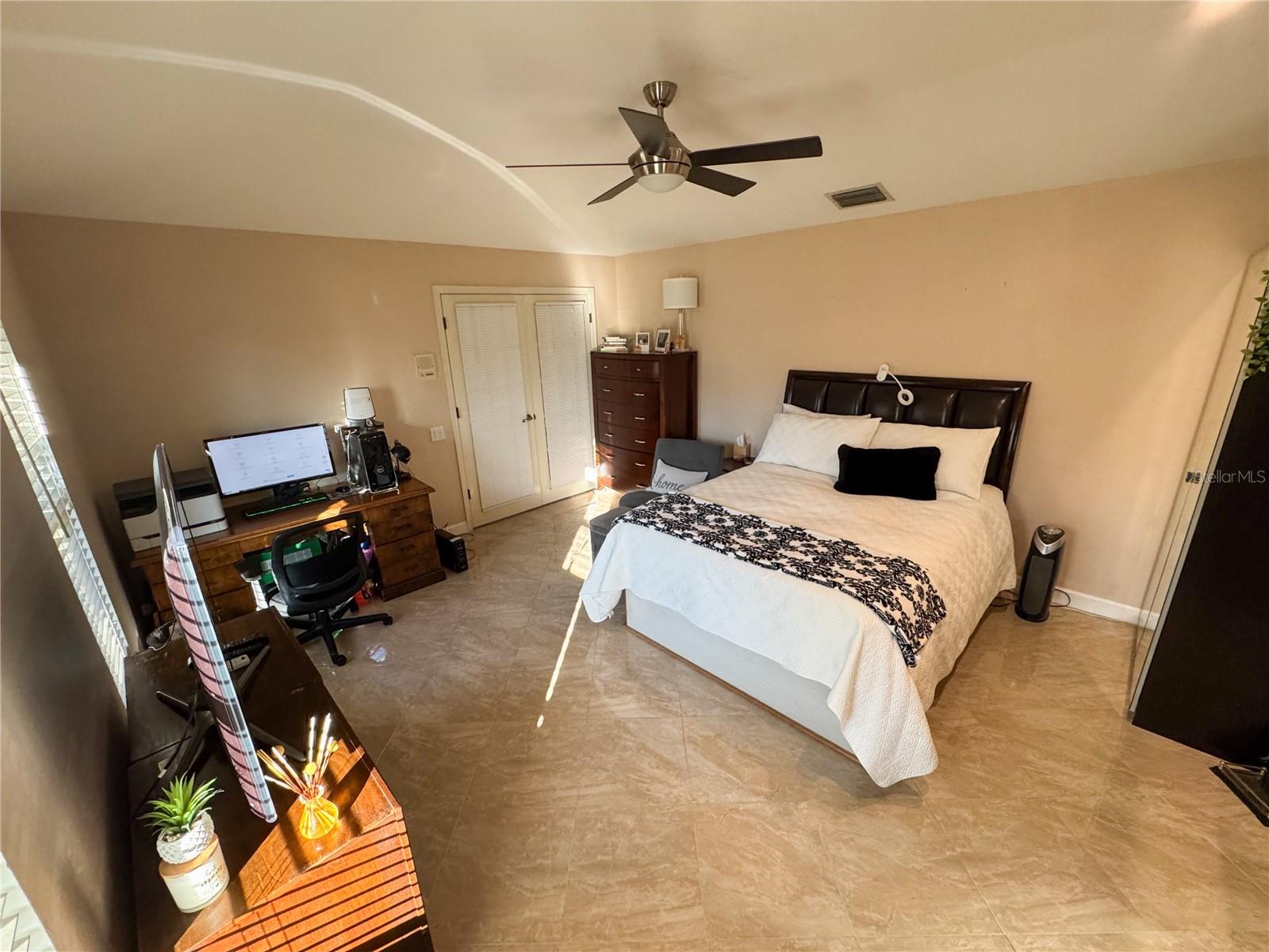 Image 13 of 45 For 2750 Abbotsford Street