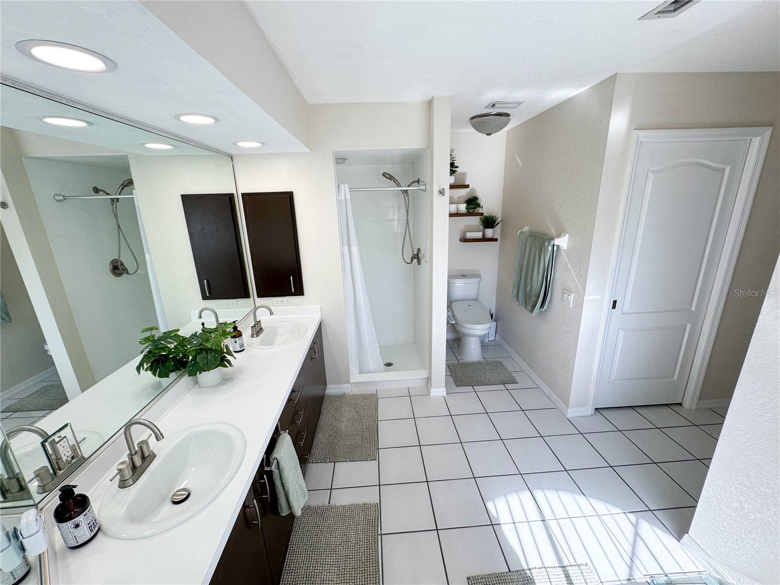 Image 15 of 45 For 2750 Abbotsford Street