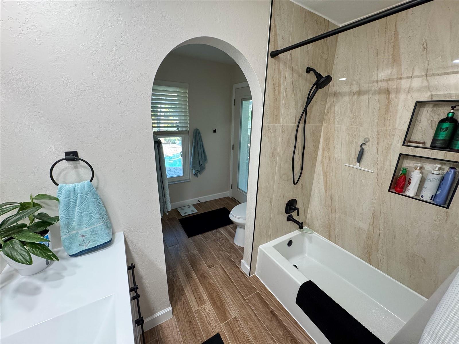 Image 16 of 45 For 2750 Abbotsford Street