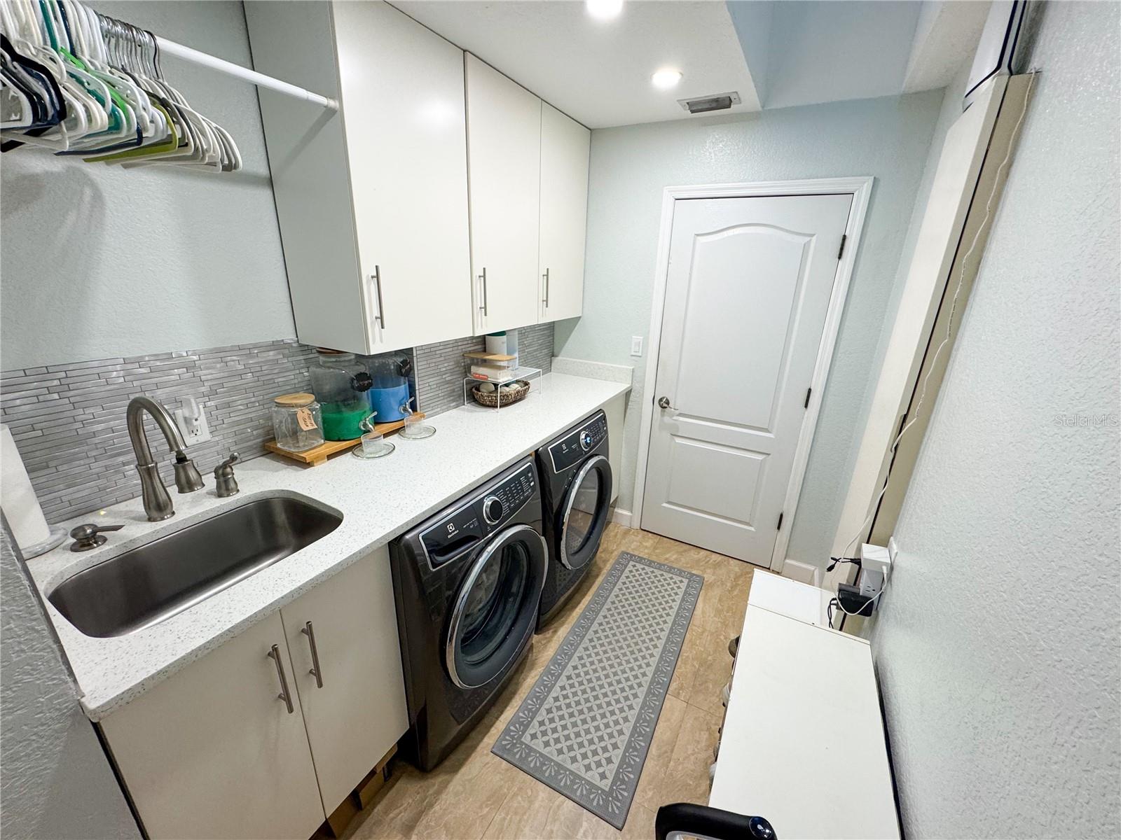 Image 19 of 45 For 2750 Abbotsford Street