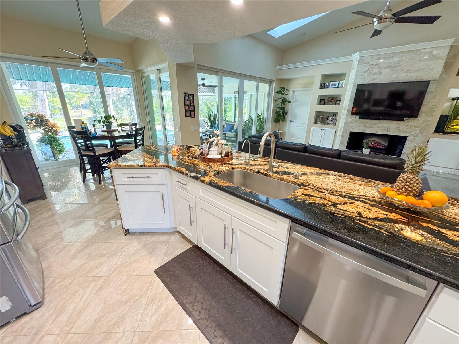 Image 20 of 45 For 2750 Abbotsford Street